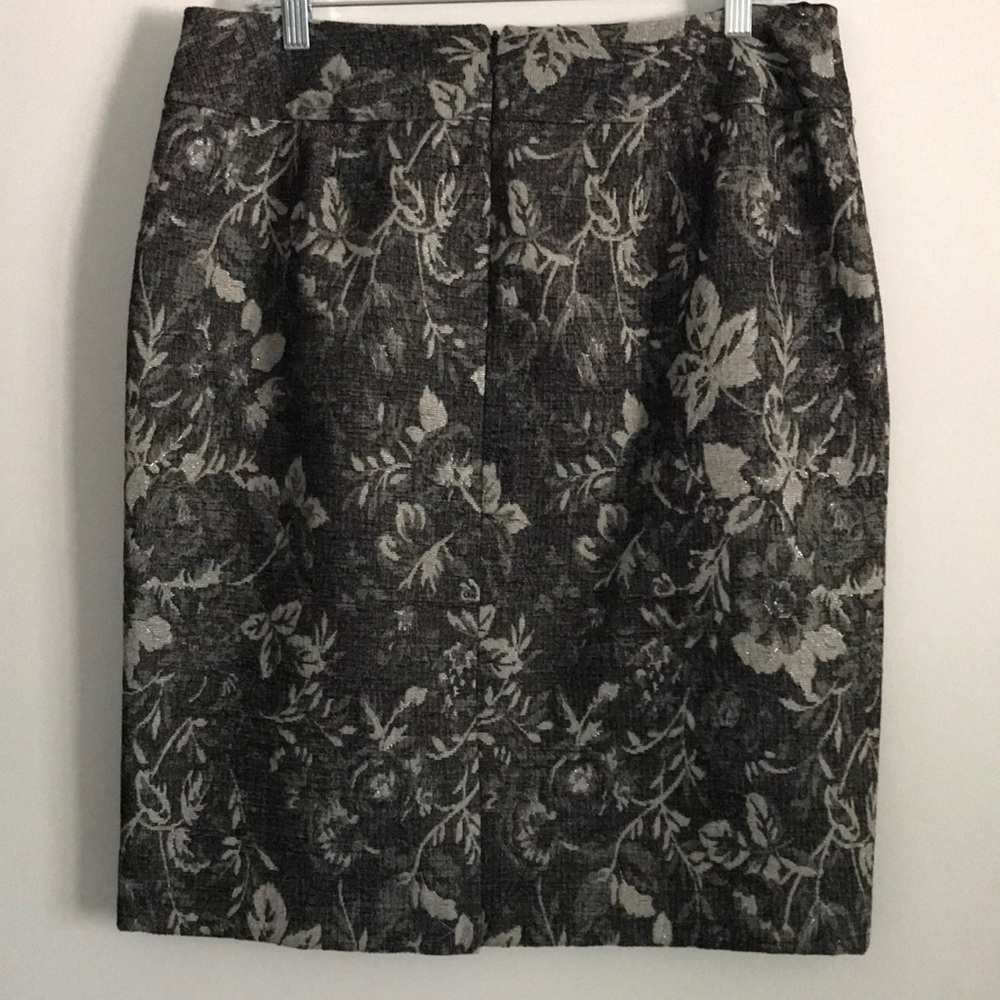 NWOT Ann Taylor Gray Floral Skirt - Picture 4 of 4